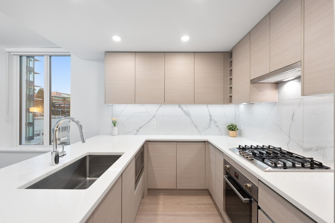 1005-823 Carnarvon St