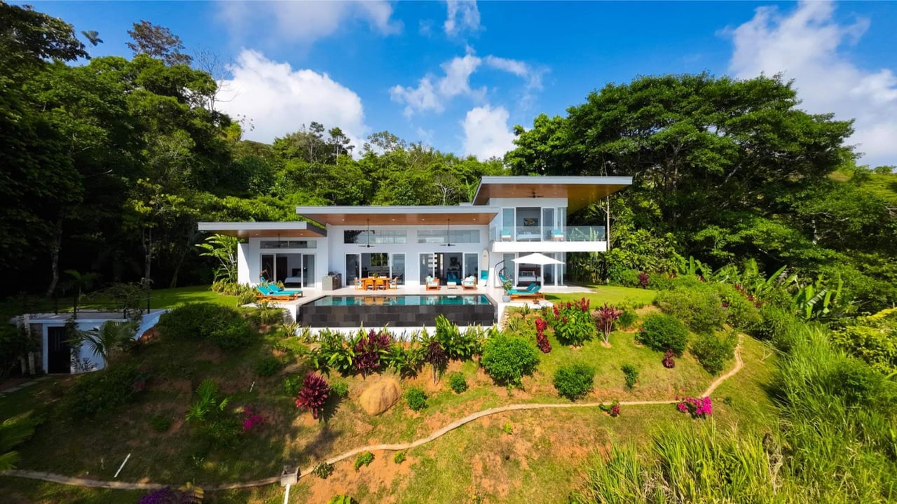 Contemporary Infinity Pool Home, Dominical, Puntarenas