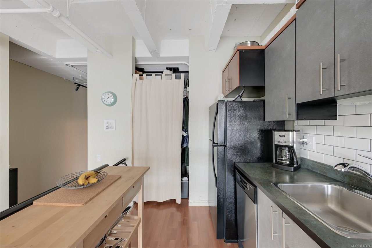 305-1061 Fort St