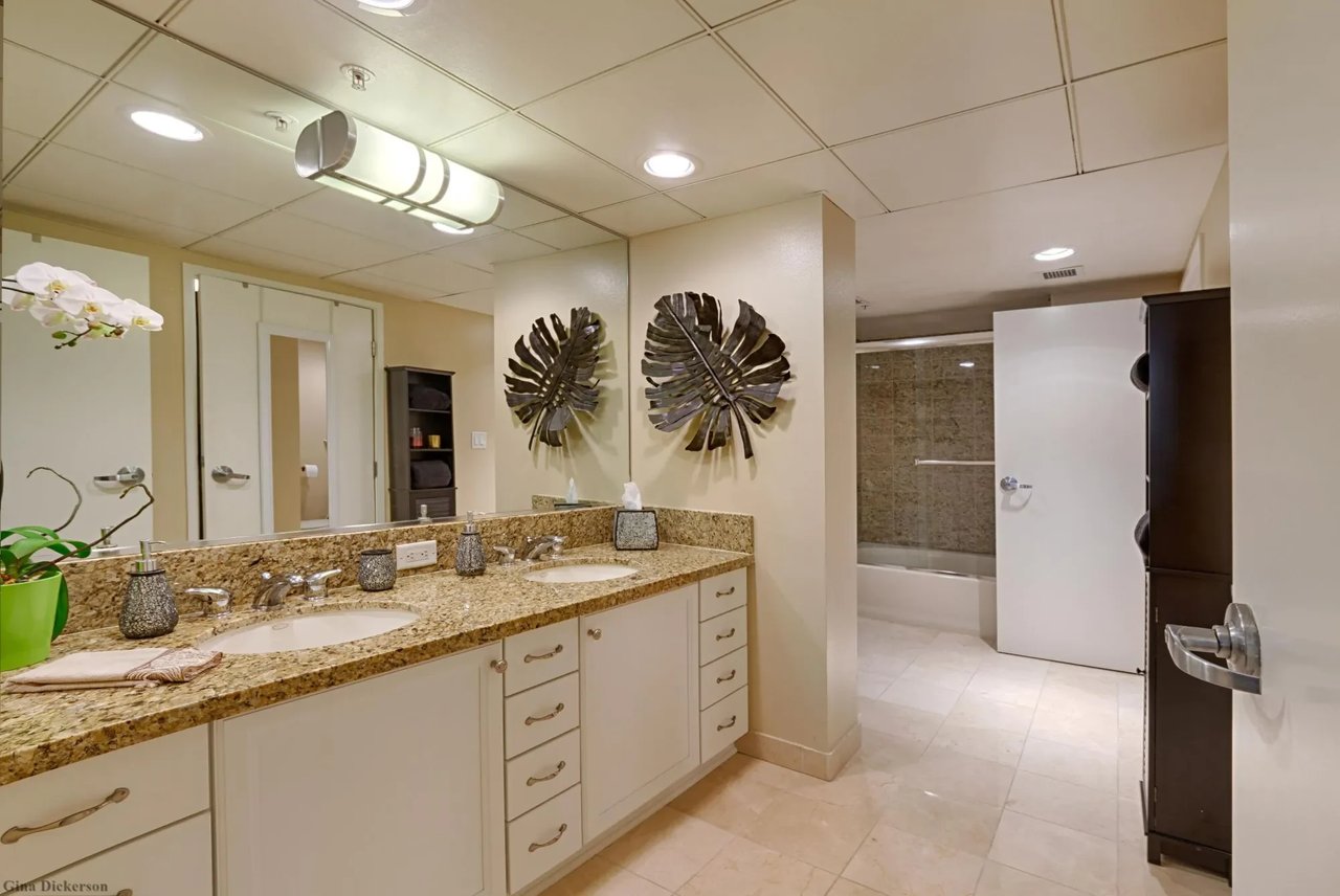 13700 Marina Pointe Dr, 317
