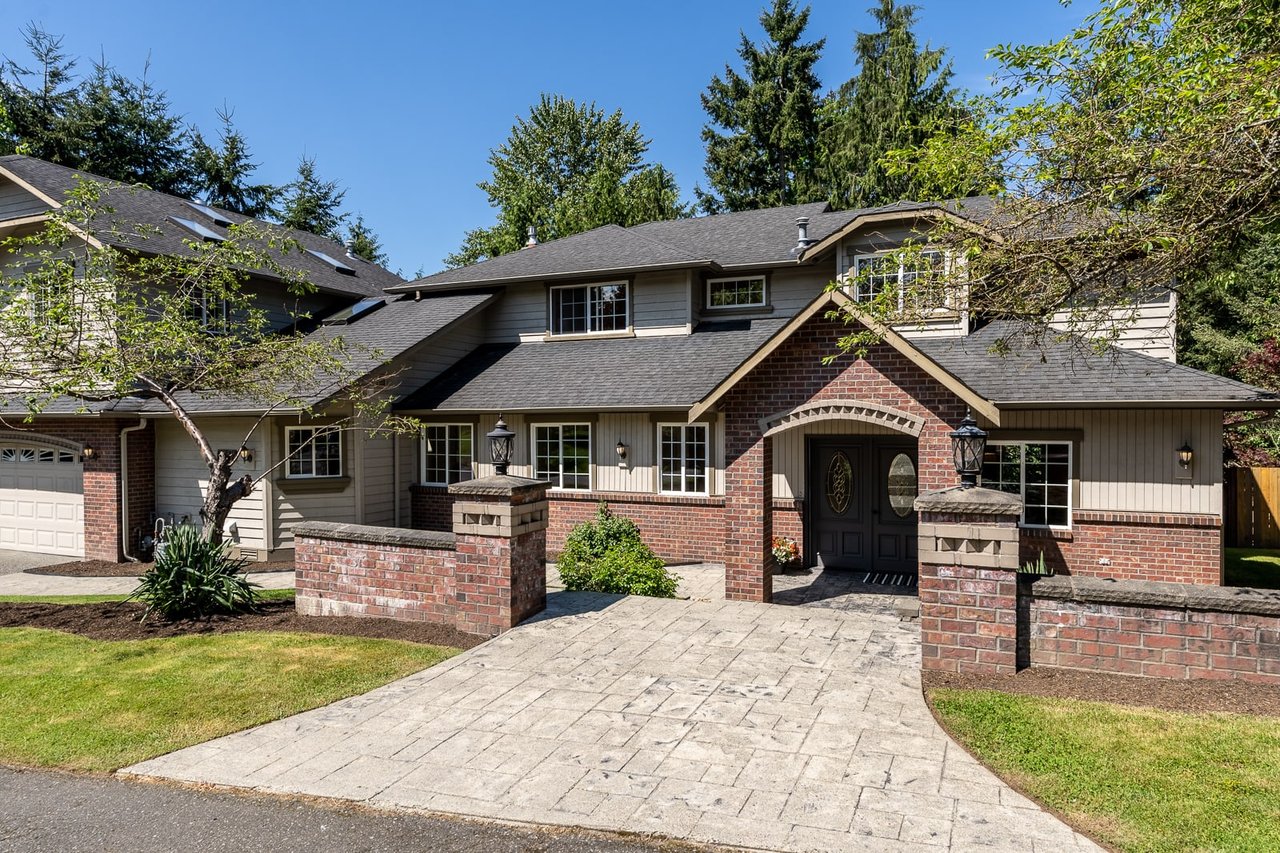 Spacious Duvall Residence