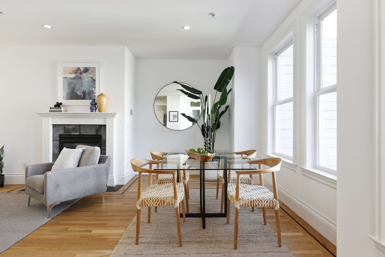 Bright 2 Bedroom Nob Hill Condominium