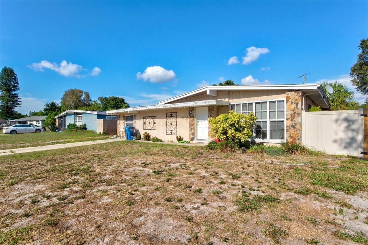 🏡❤️PENDING🏡❤️ 6519 WELLESLEY DR, BRADENTON, FL 34207