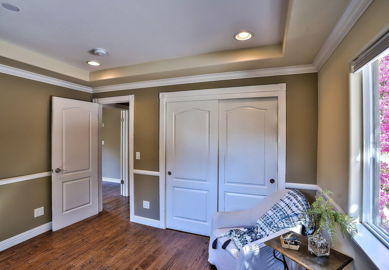 9845 Palisade Dr