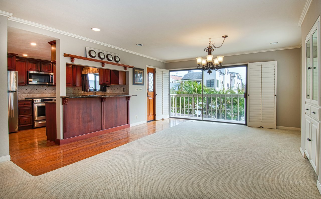 405 Heliotrope Avenue