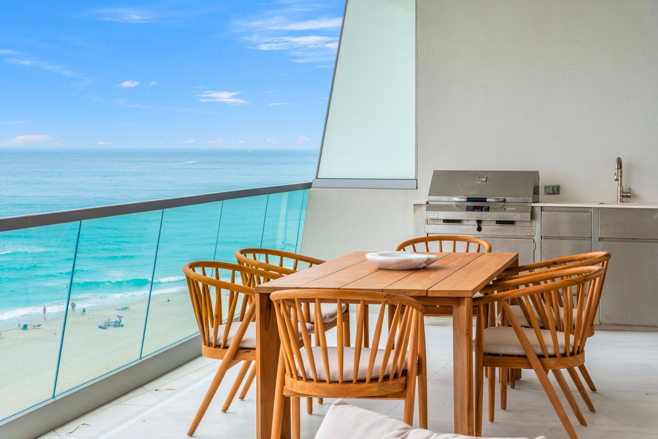 18501 Collins Ave Unit: 703