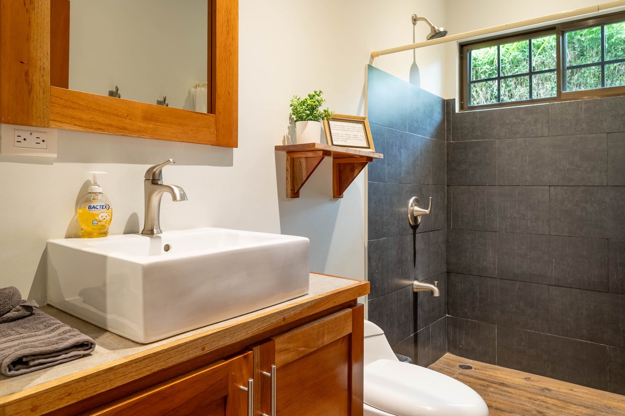 Uvita Garden Villa and Casita, 4 Bedrooms Total, Walking Distance To All