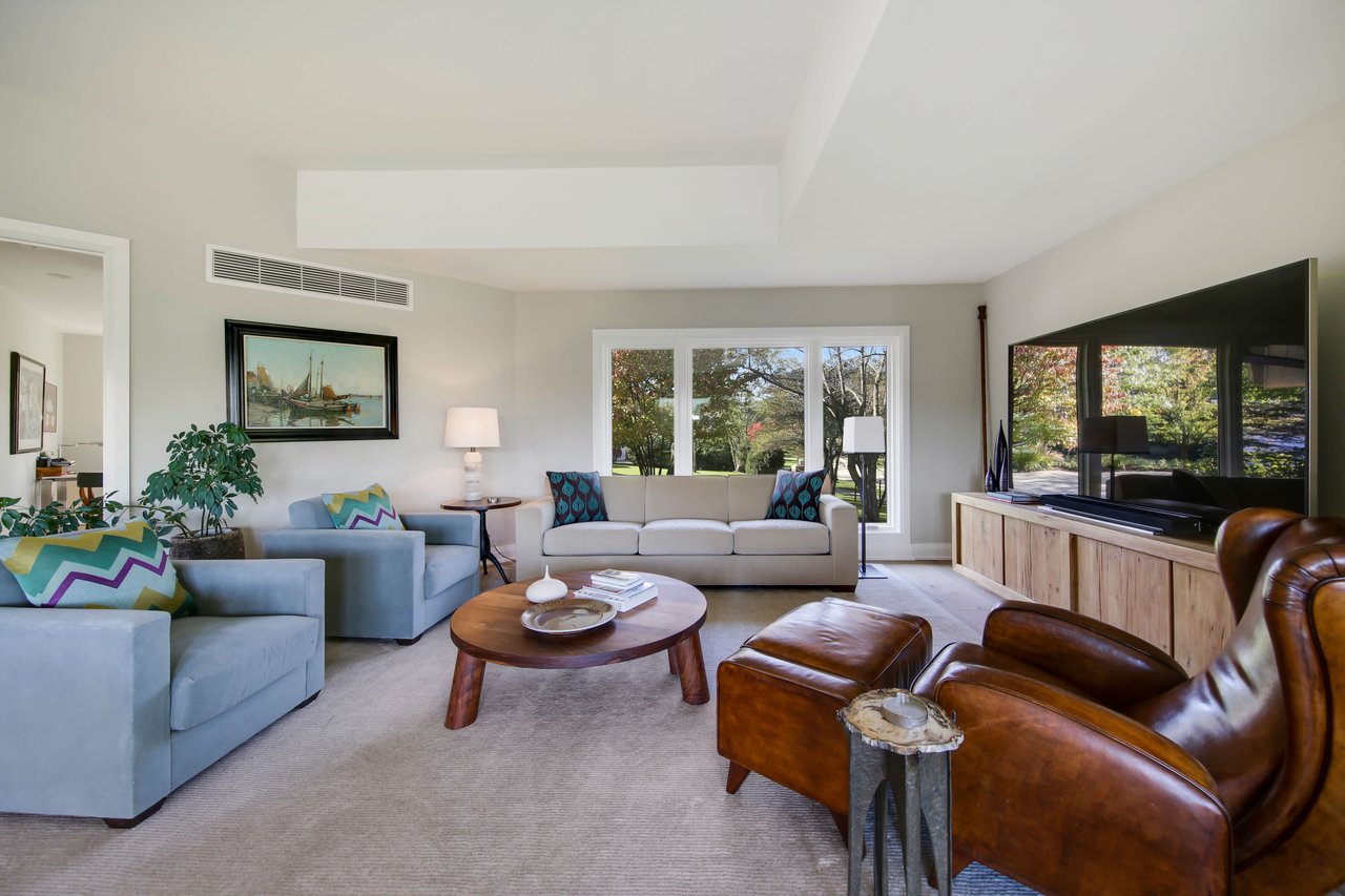 This Spectacular Home Exudes An Upscale Lifestyle With Modern Clean Lines