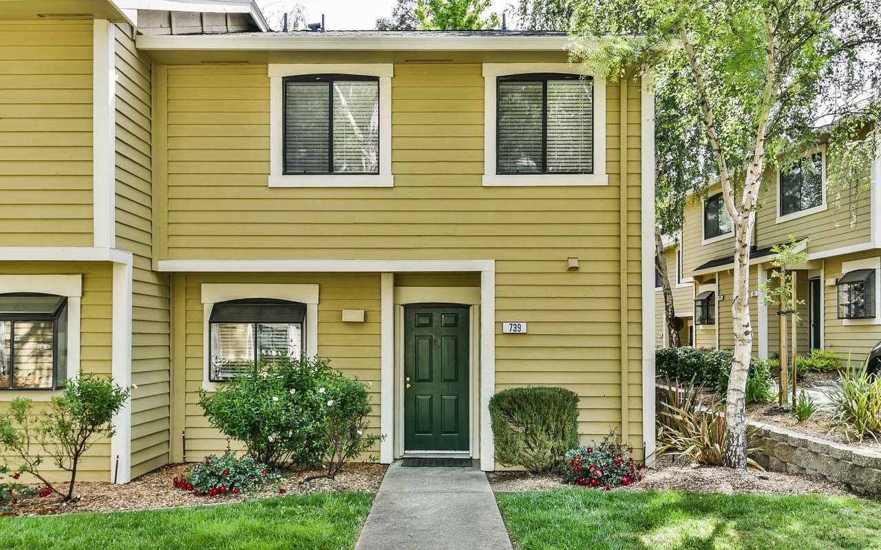 739 Center Ave