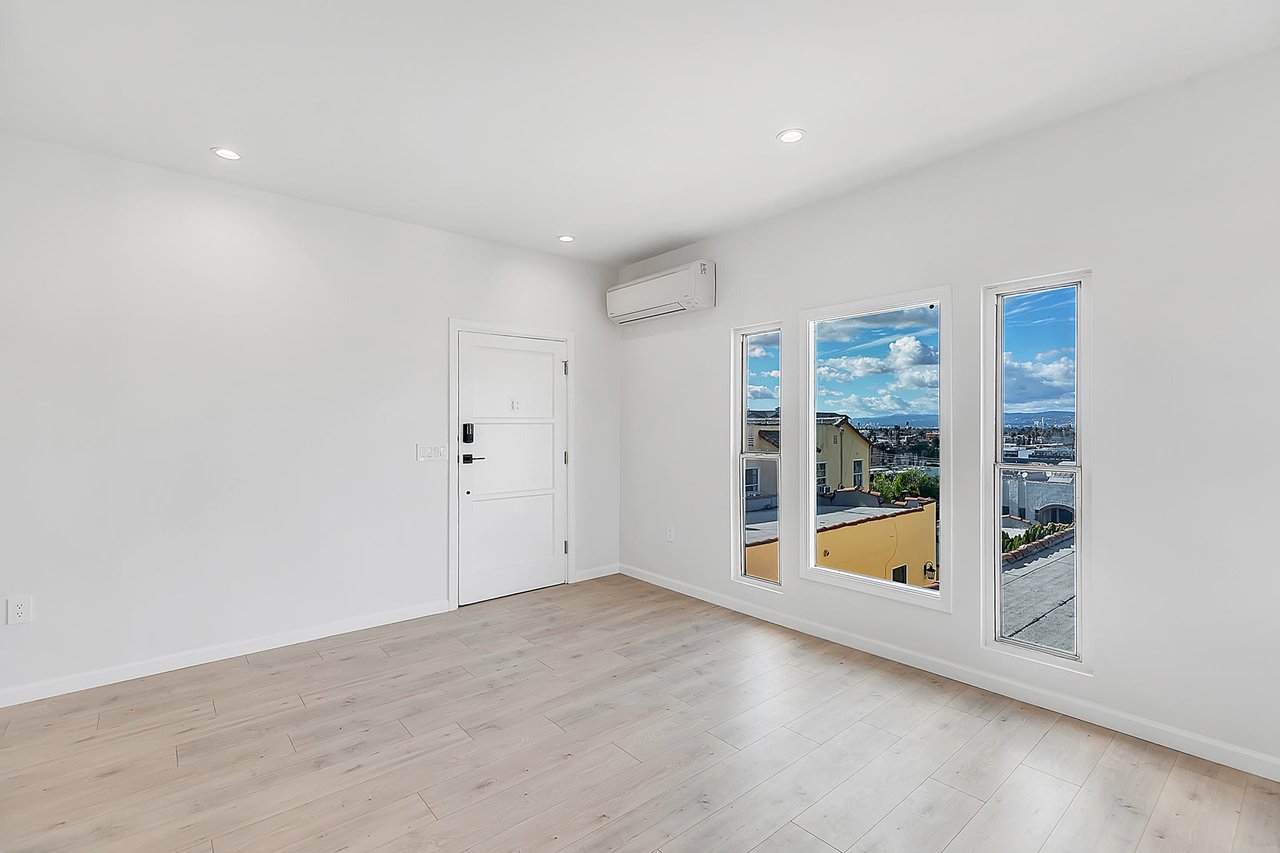 124 3/4 North Park View Street