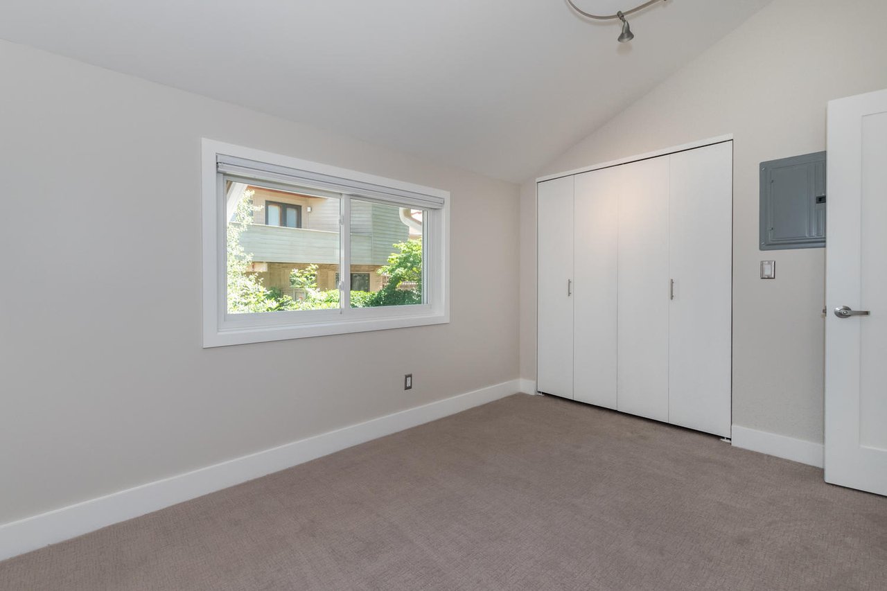 1010 Rosehill Dr