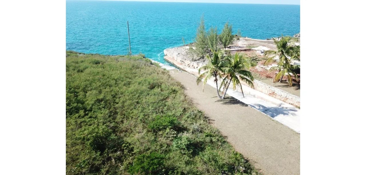 Great Home Lots, Eleuthera's finest boat ramp, pool and beach