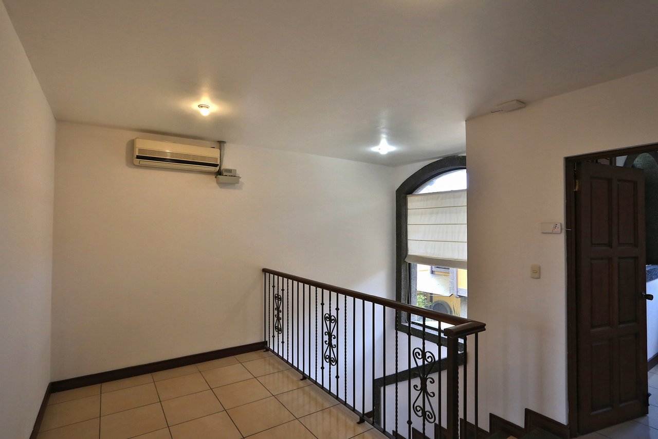 Spacious Terrace Gated Townhome, Heredia