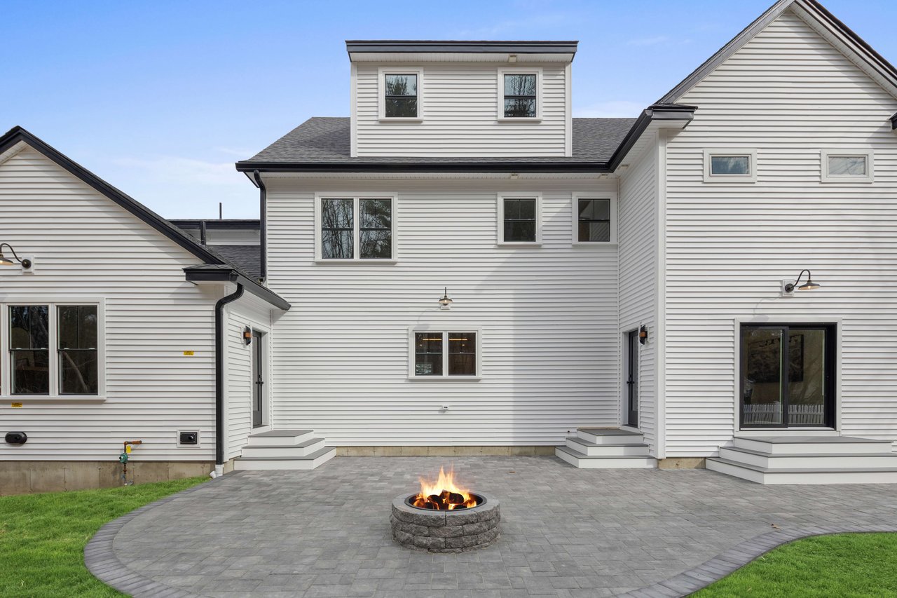 5 Brookside Lane, Burlington