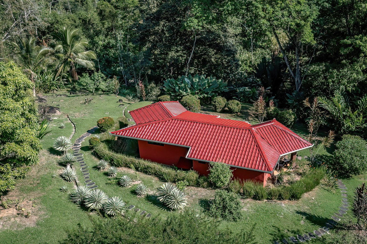 A Tranquil Haven: Prime Investment Opportunity in Uvita's Lush River Enclave