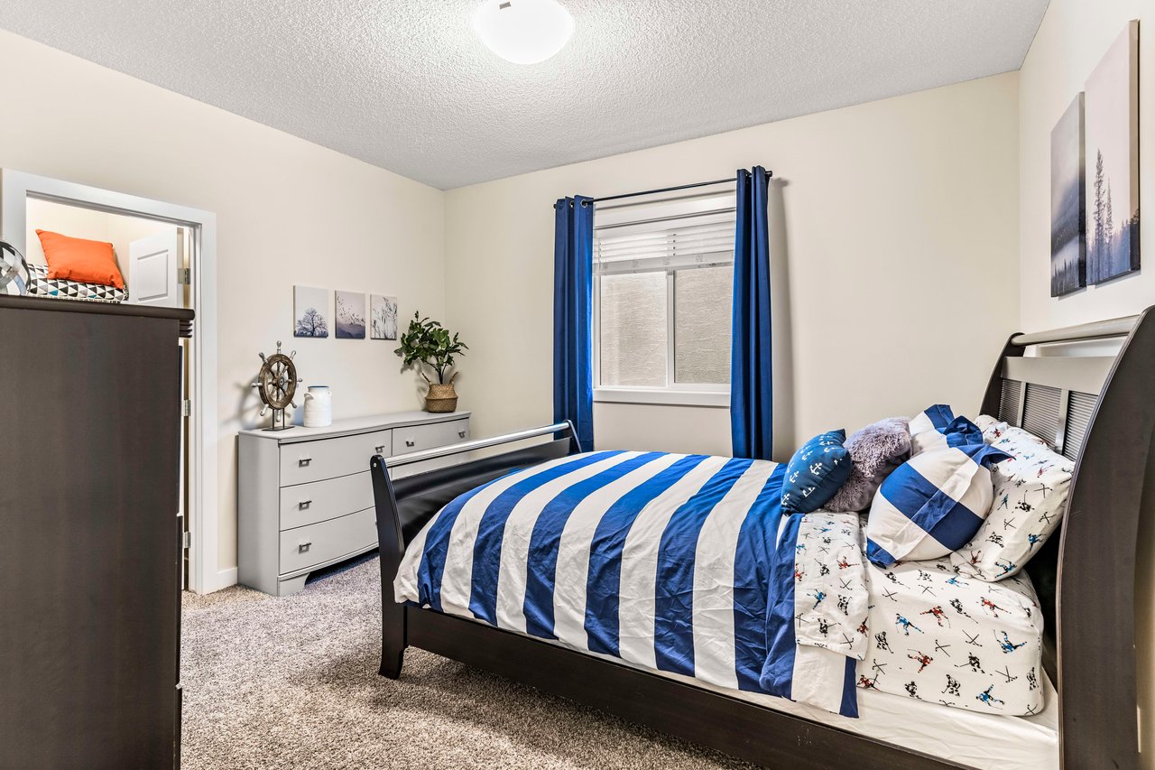 208 Mahogany Bay SE