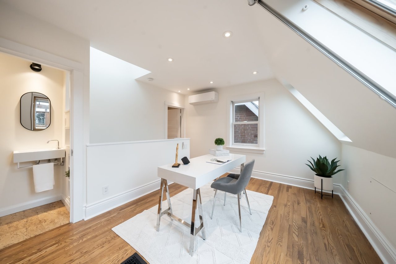 223 Indian Rd Cres