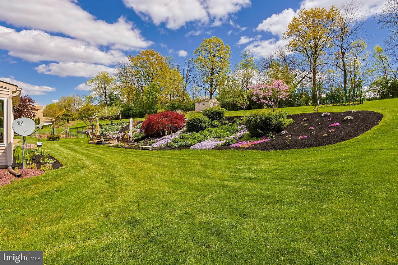 2240 Meadow Brook Dr