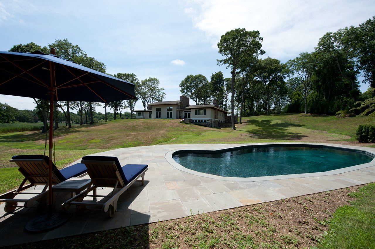 205 Centre Island Rd