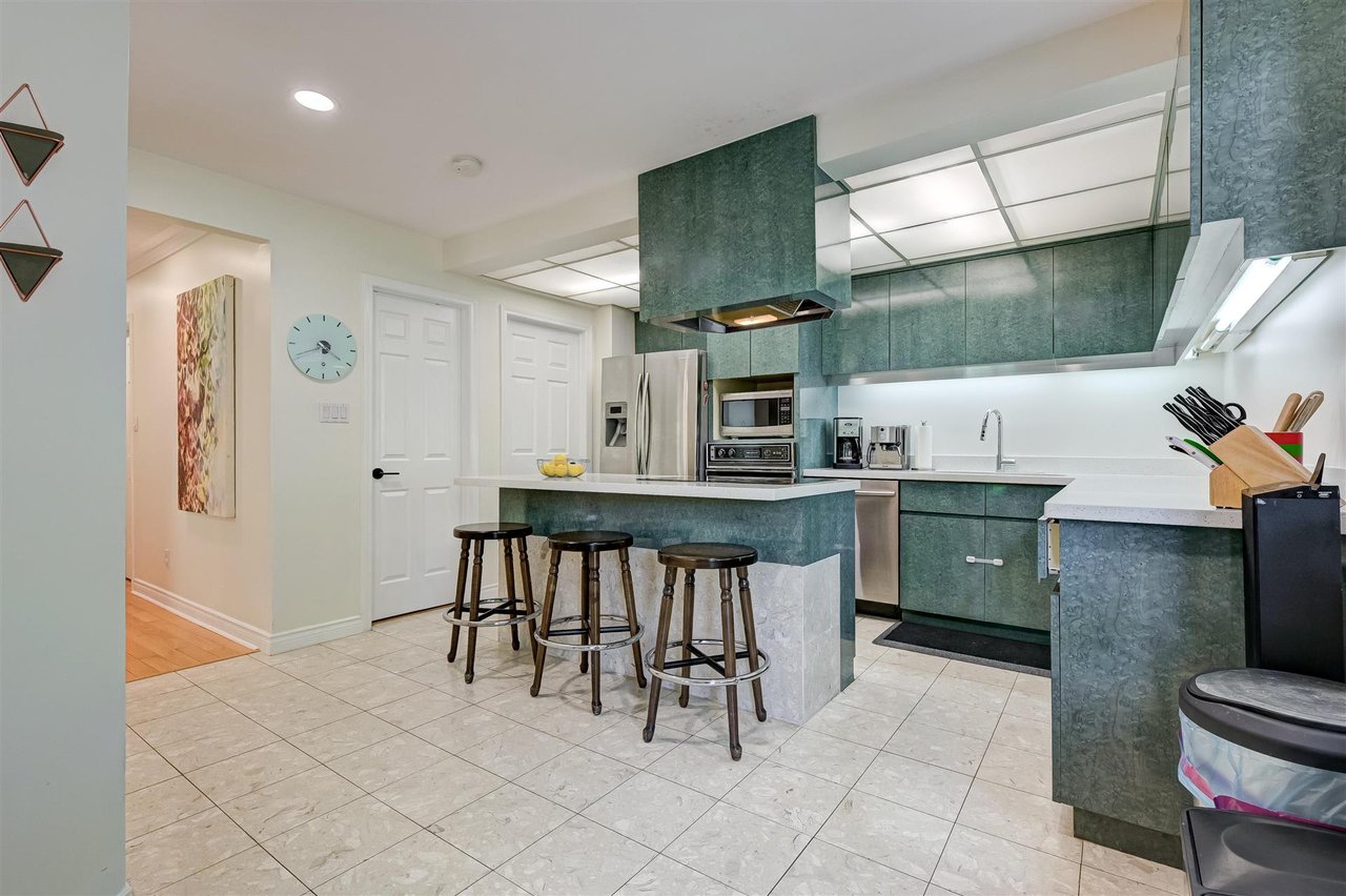 26 Bethune Blvd
