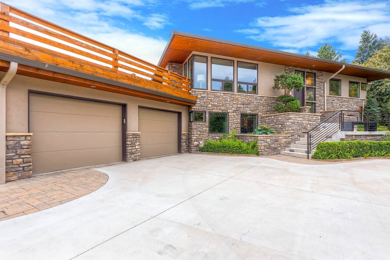 1040 Rosehill Dr