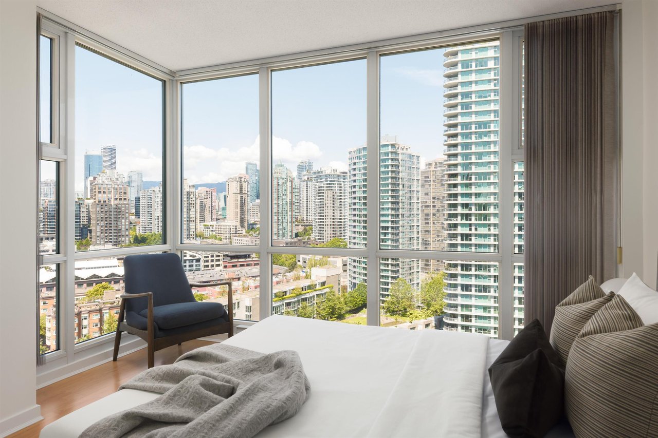 2106-1077 Marinaside Cres
