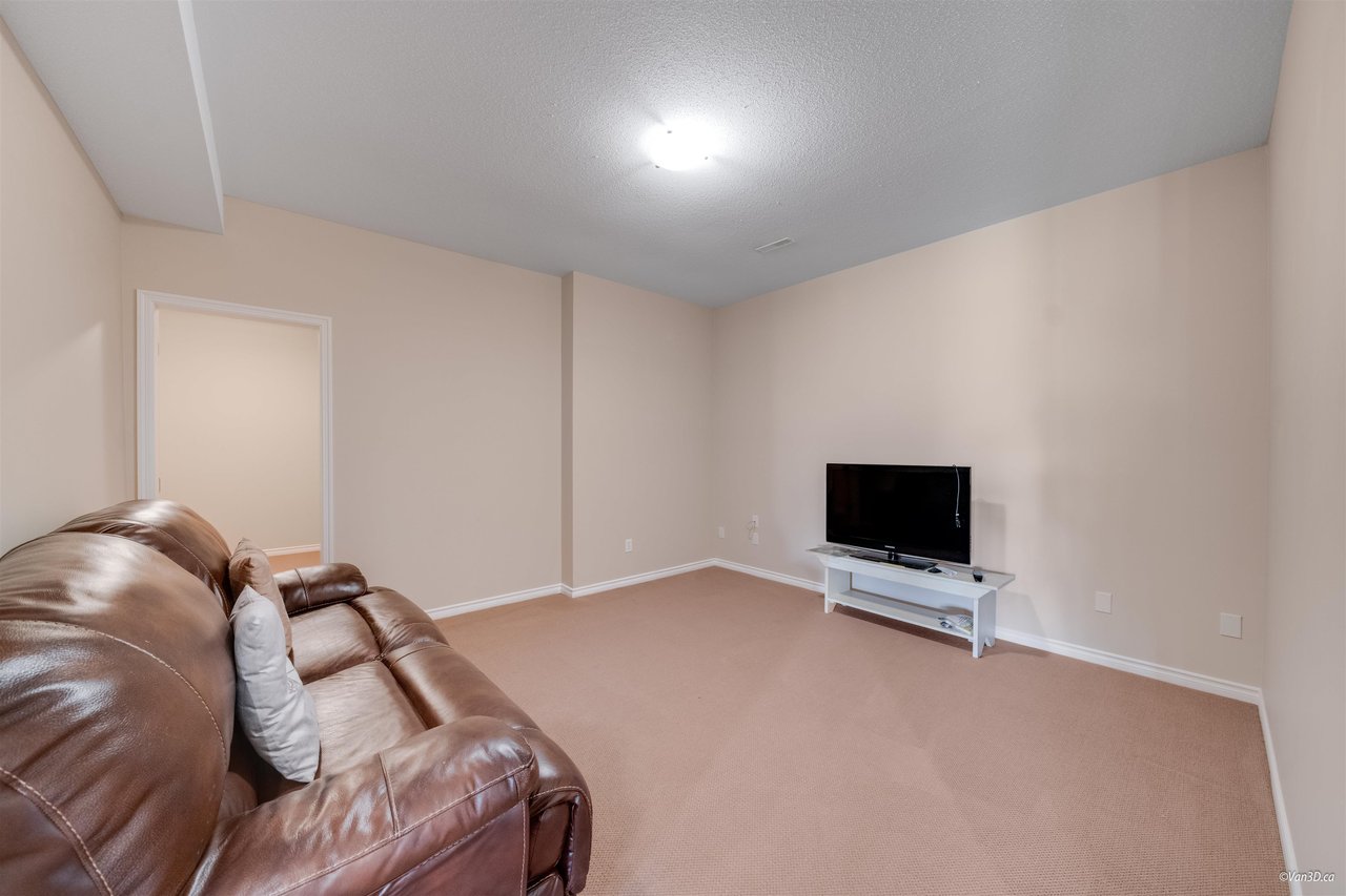 16495 111 Ave
