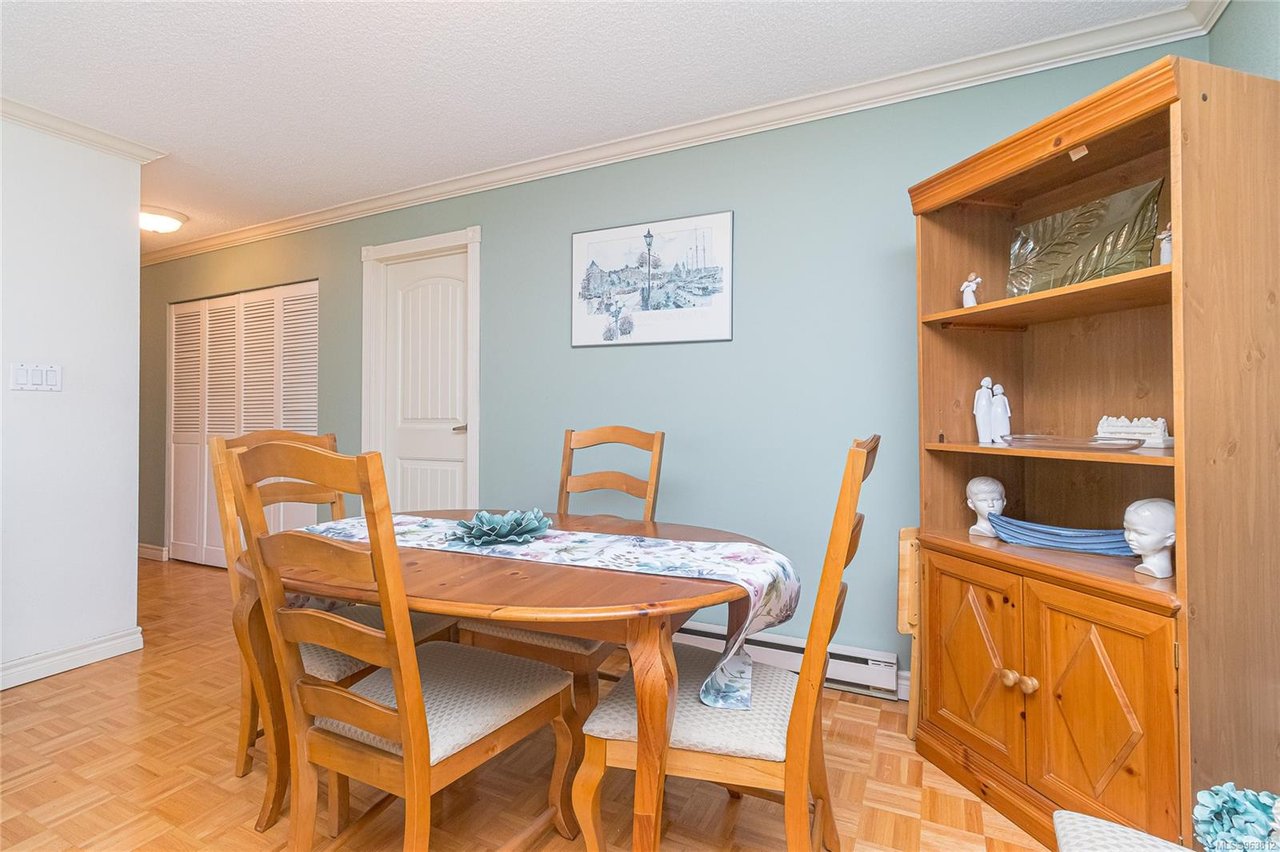 304-1665 Oak Bay Ave