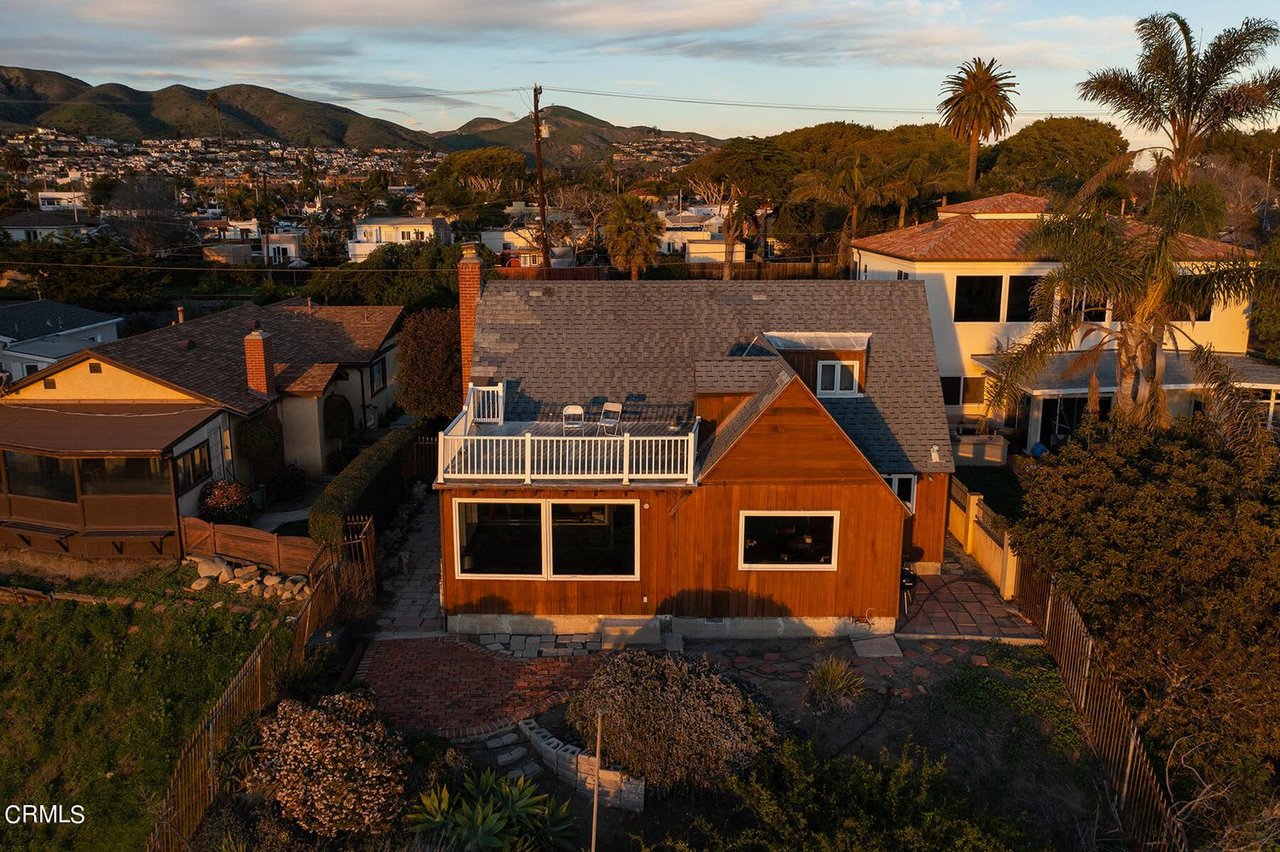 2056 Vista Del Mar Dr