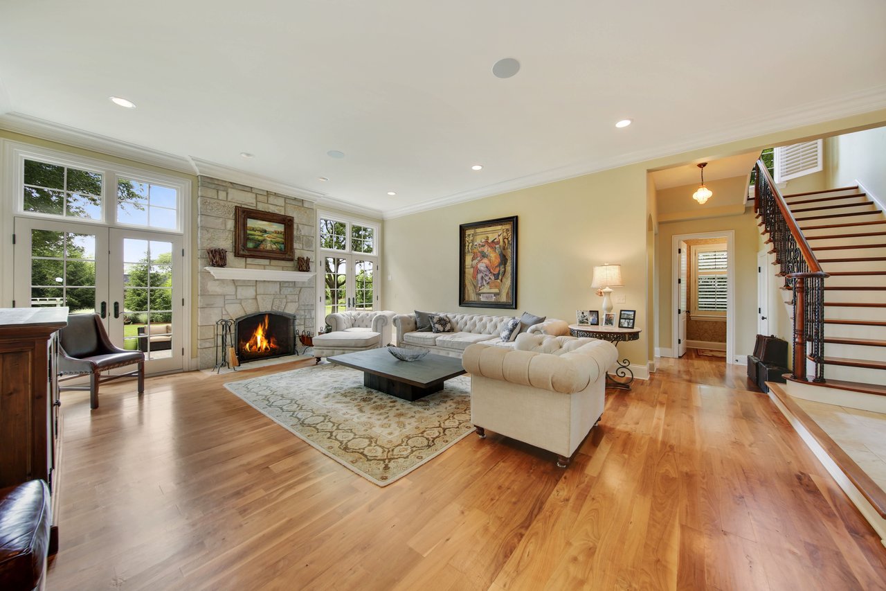Chic & Elegant Home Near High School
