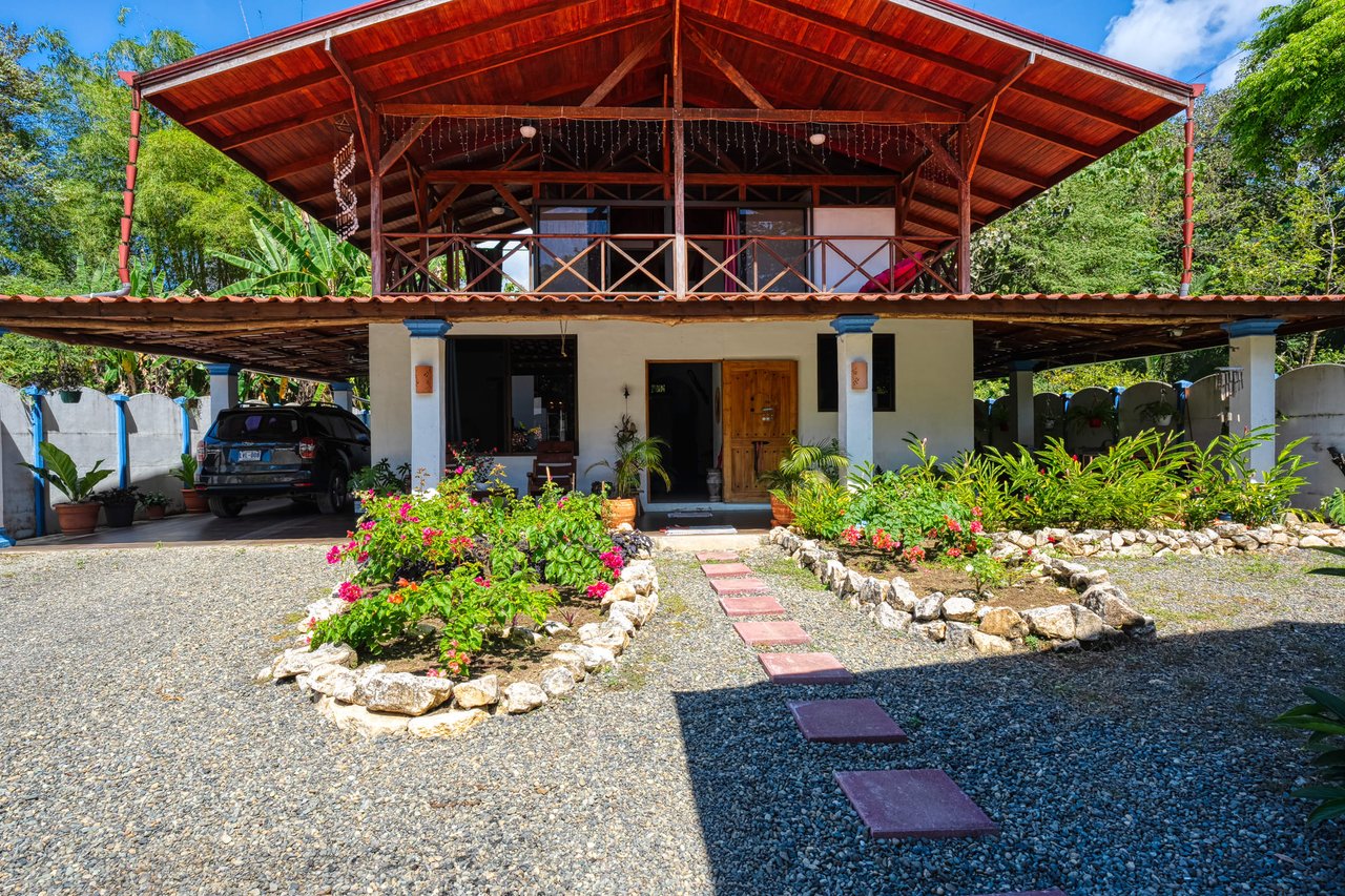 House, Villas and Restaurant on a great location in Uvita