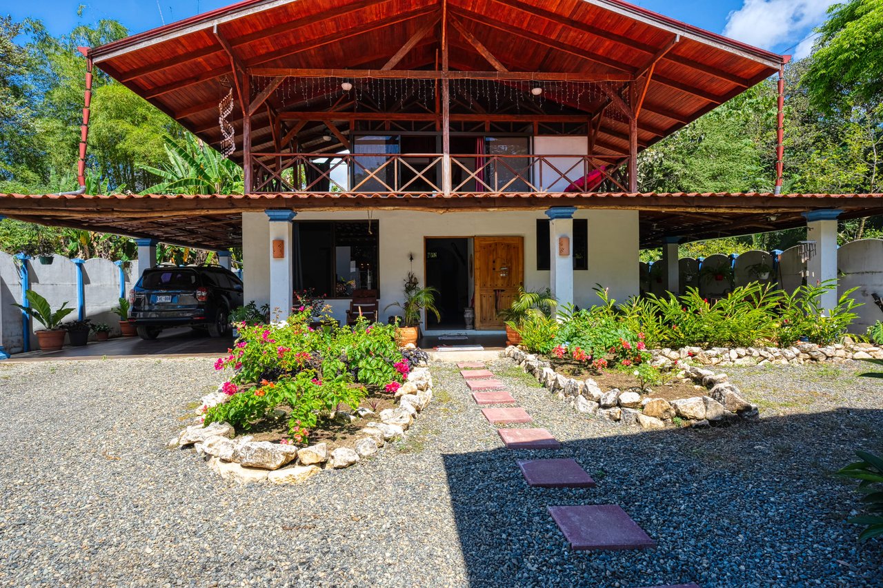 House, Villas and Restaurant on a great location in Uvita