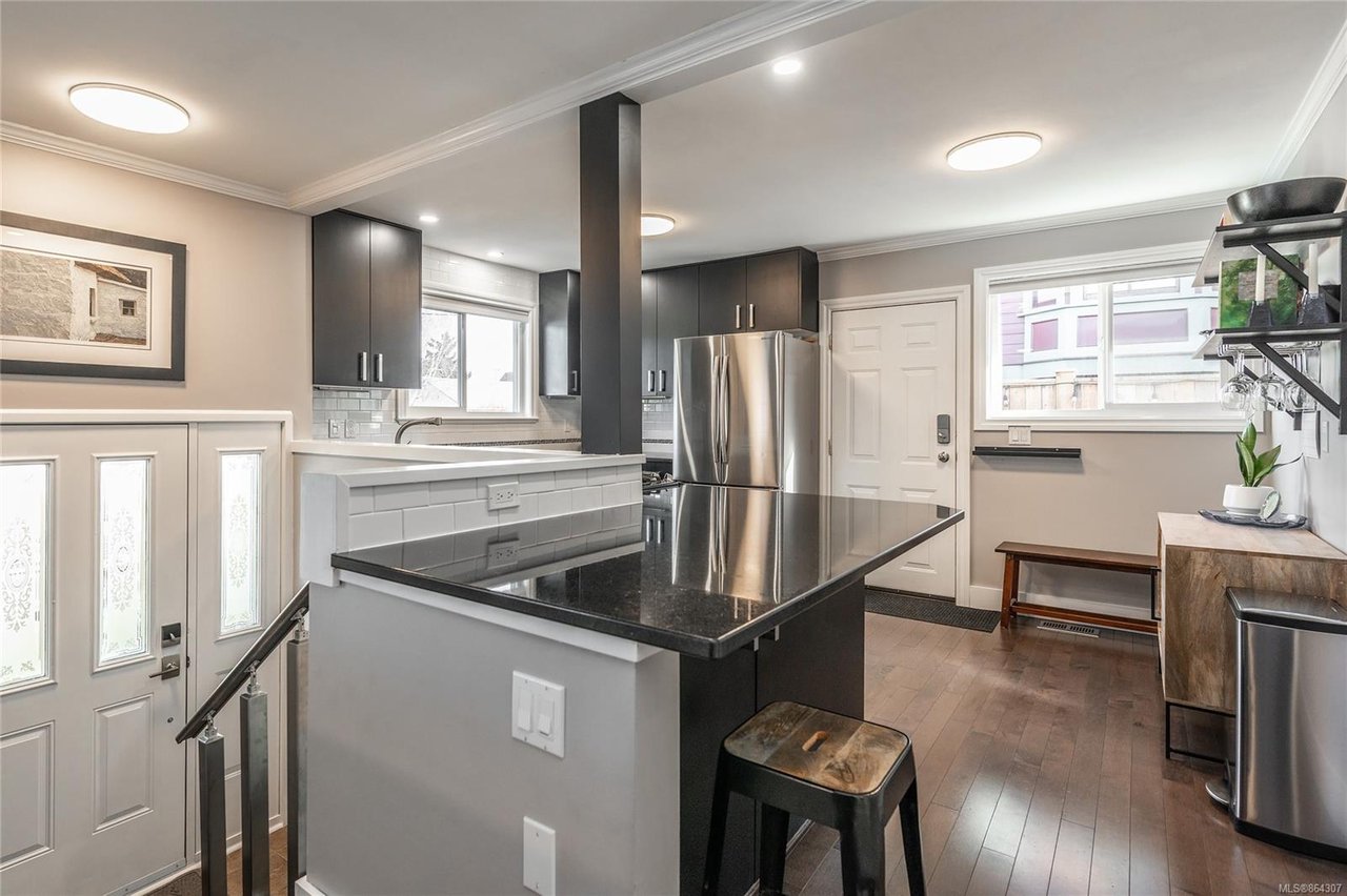 755 Connaught Rd