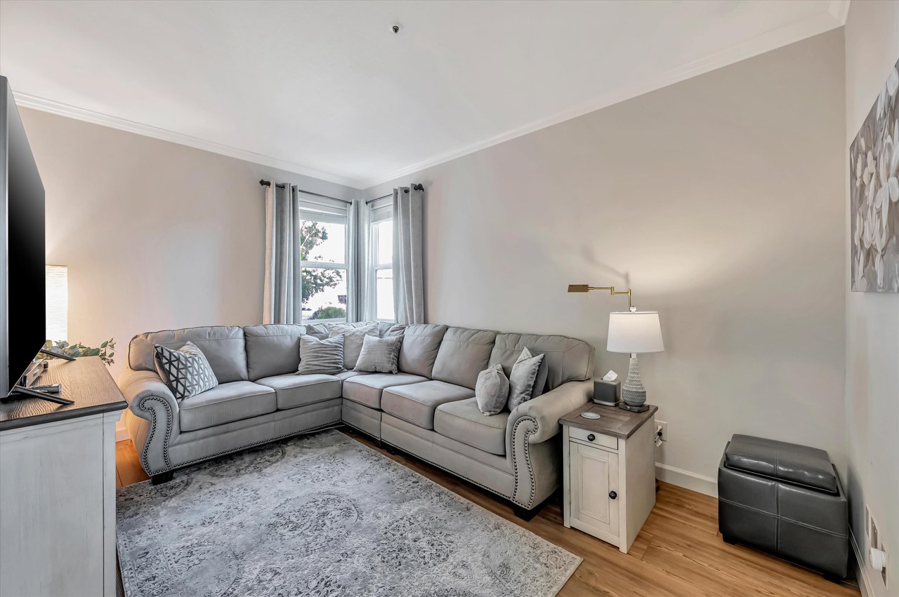 17 Crystal Creek Ct