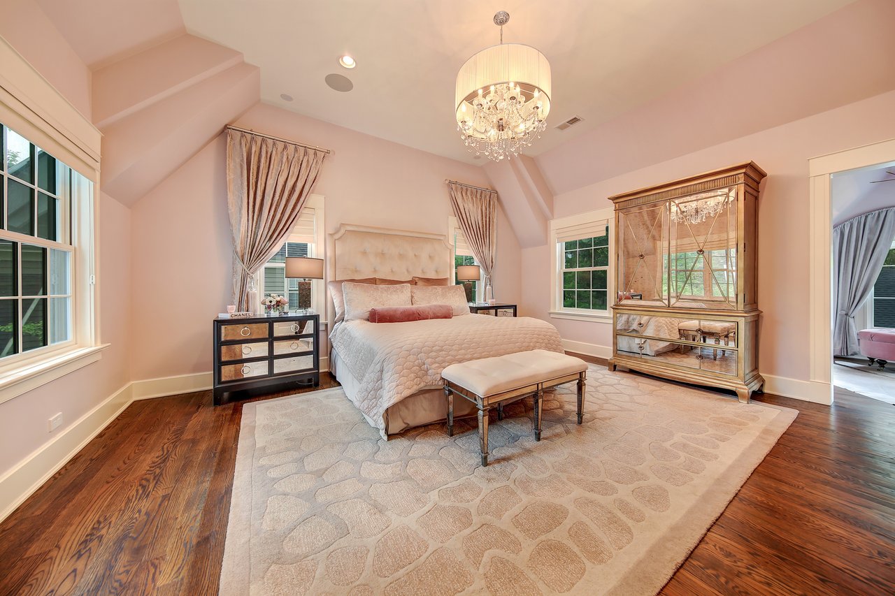 Impeccable Craftsmanship In This Sophisticated Modern Home