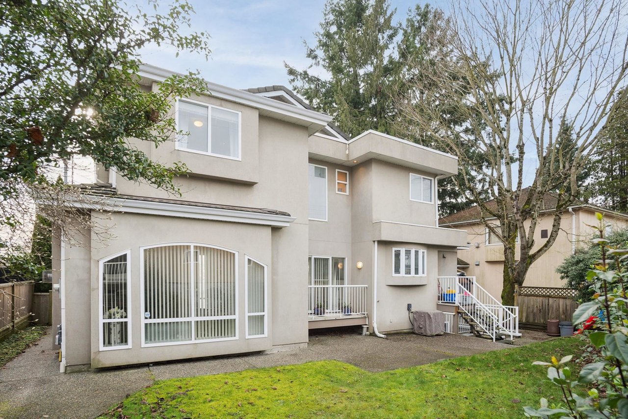 2085 Qualicum Dr