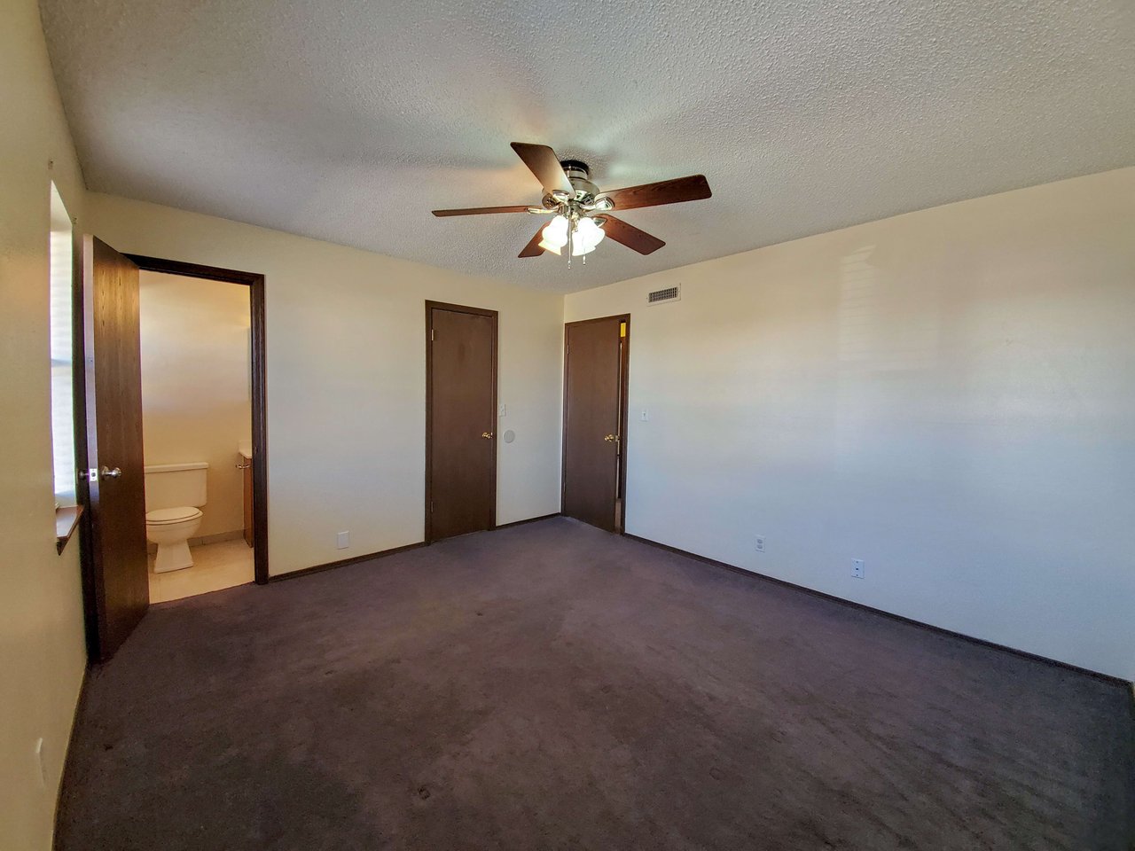 1218 Whispering Glen 