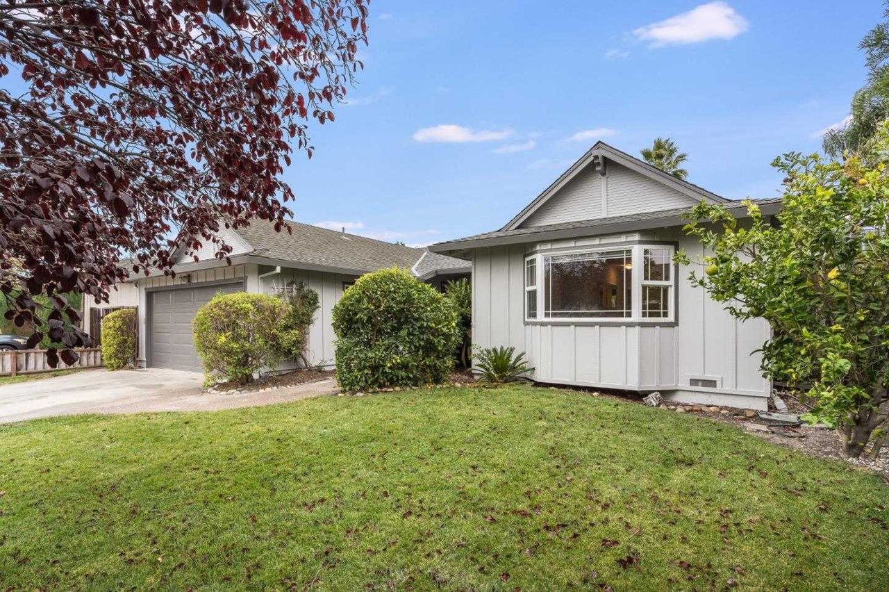 716 Vaquero DR