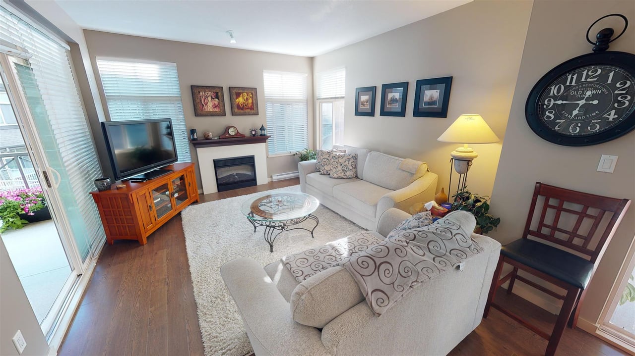 302-33328 E Bourquin Cres