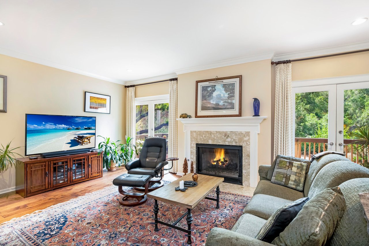2745 Miradero Dr