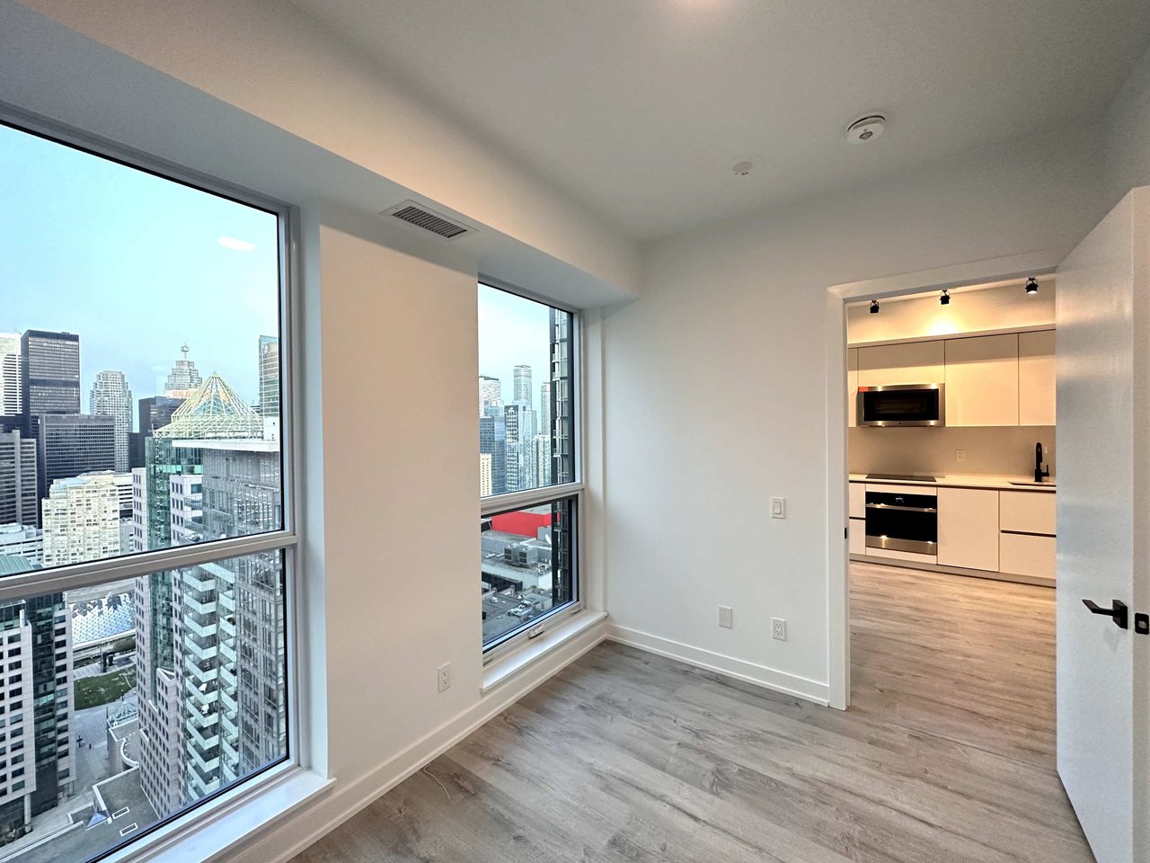 327 King St W, Unit 3601