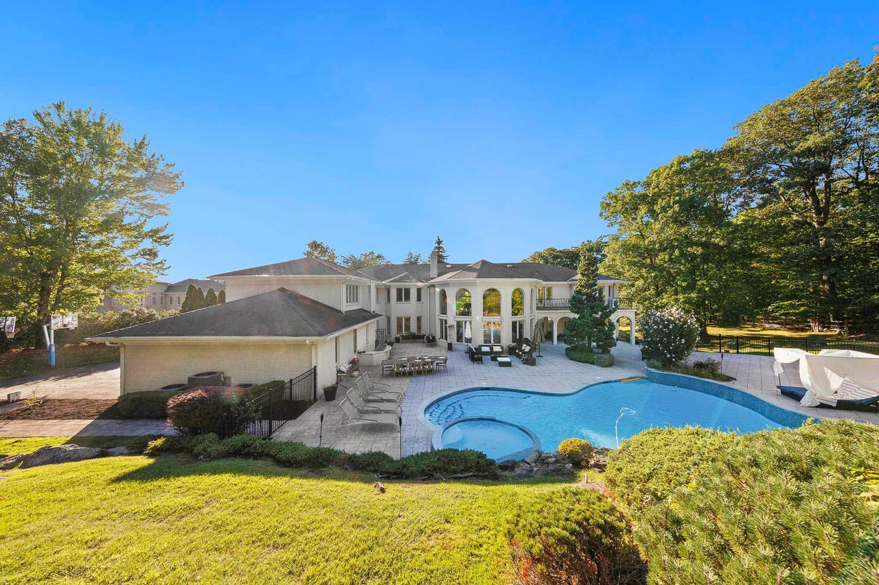 14 E Hill Ct, Cresskill