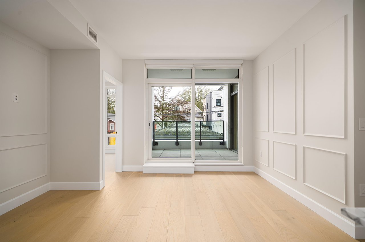 203-3668 W 10th Ave