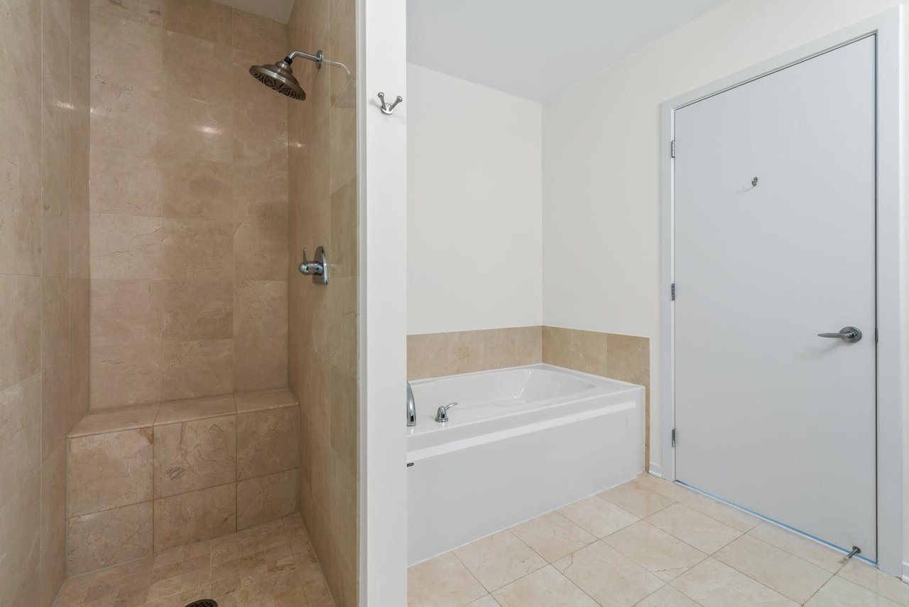 500 W SUPERIOR  Street, Unit 1801