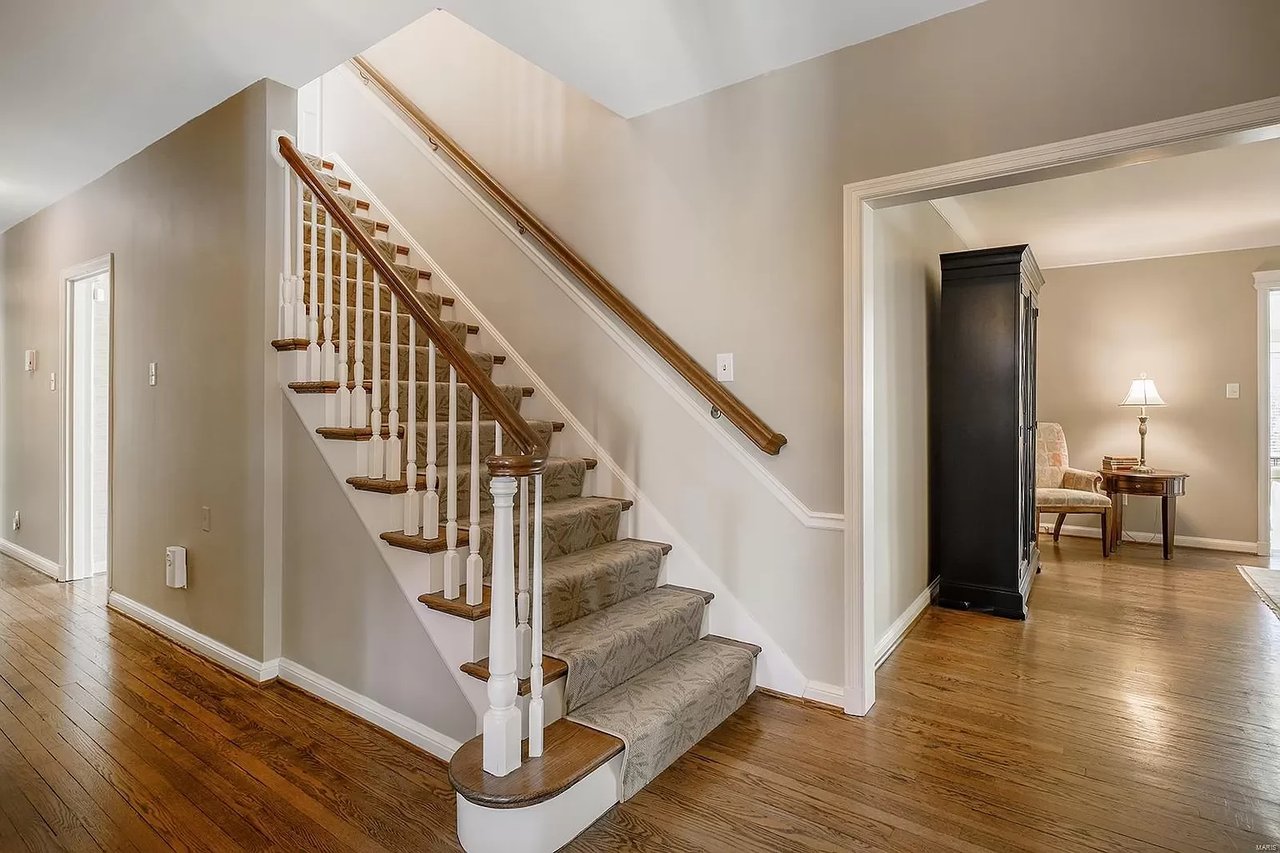 1 Robin Hill Ln