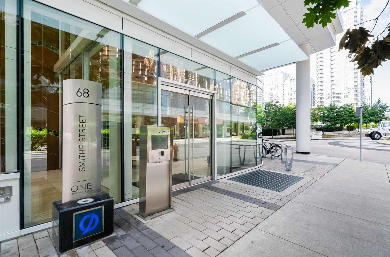 1518-68 Smithe St
