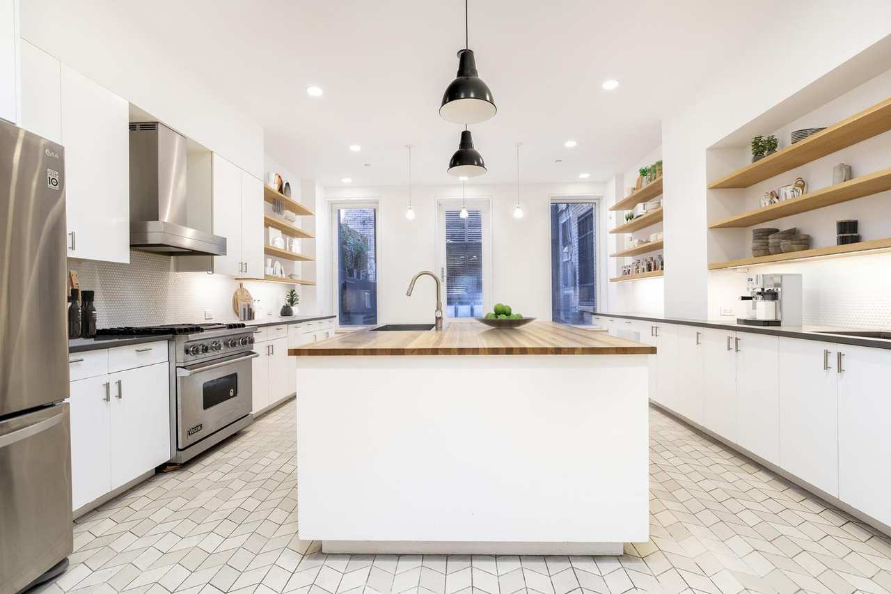 428 Greenwich Street, Apt THOUSE