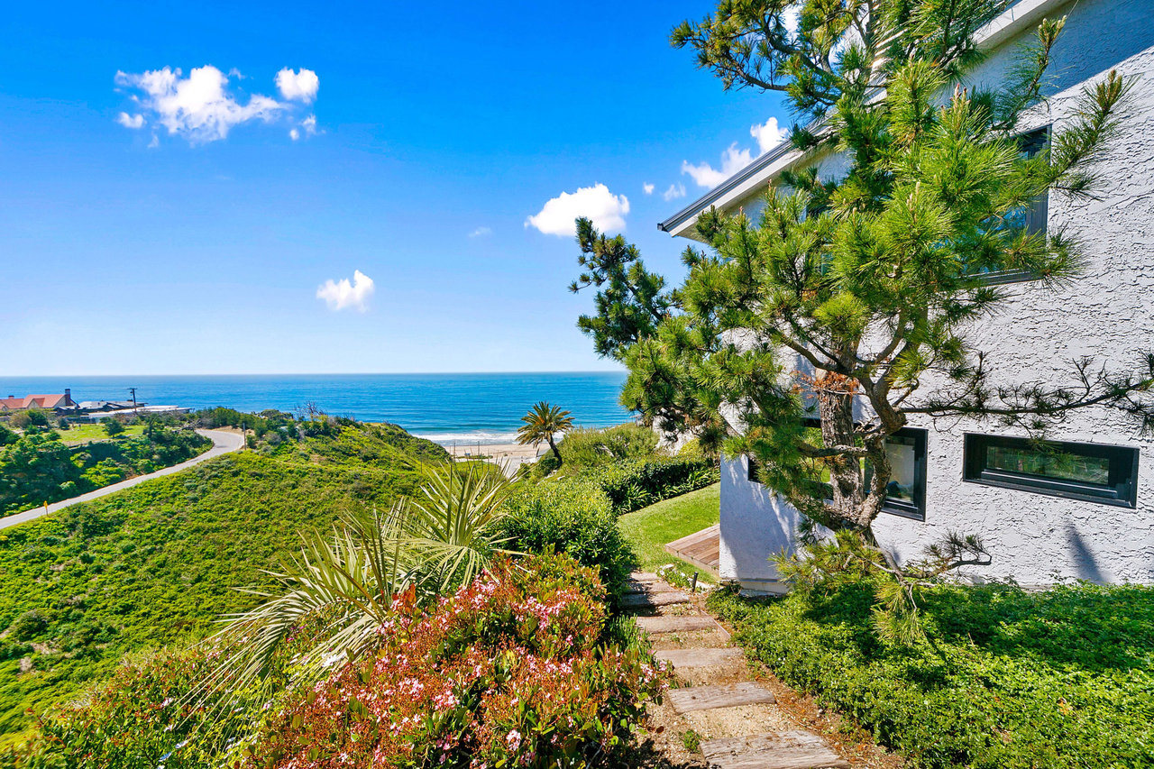 Sensational Bluff Top Malibu Townhome