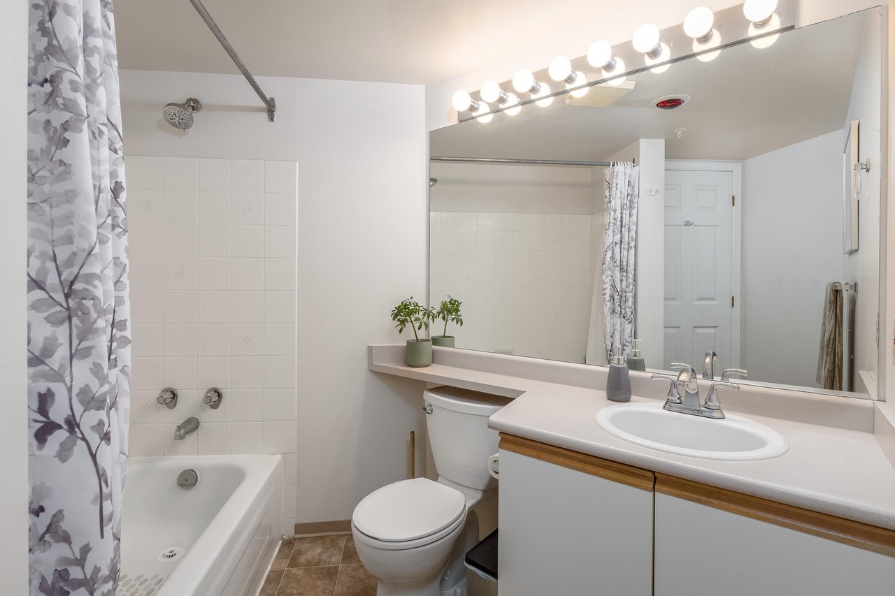 B203-40120 Willow Cres