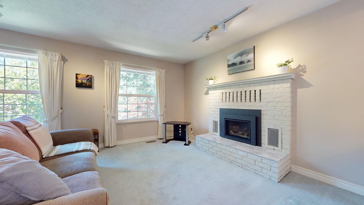 40223 Kintyre Dr